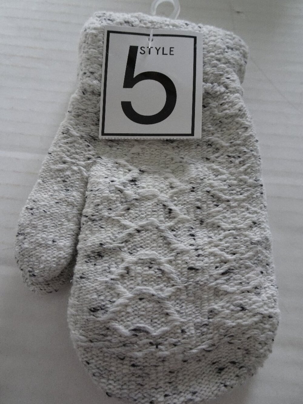 Mittens - Woman - Style 5 - White & Black - One size fits most